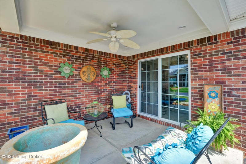 6319 Rivers End Dr, Louisville, KY 40258