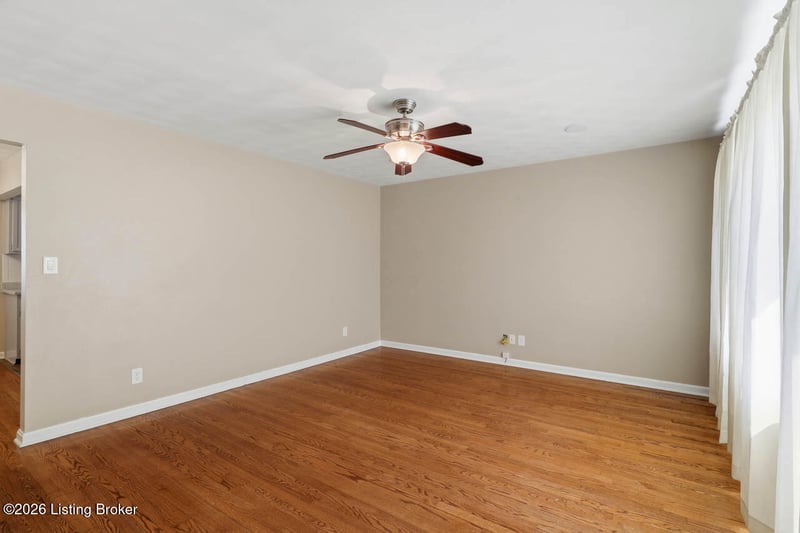 634 Pennsylvania Ave, Sellersburg, IN 47172