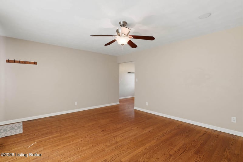 634 Pennsylvania Ave, Sellersburg, IN 47172