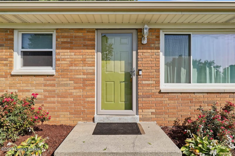634 Pennsylvania Ave, Sellersburg, IN 47172