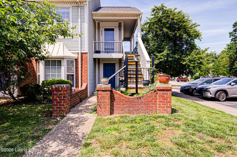 636 Cobblestone Sq #636, Louisville, KY 40223