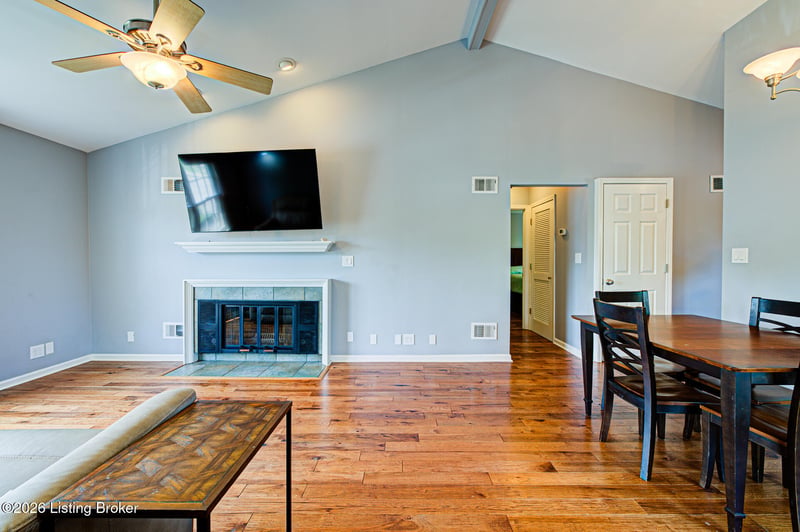 636 Cobblestone Sq #636, Louisville, KY 40223