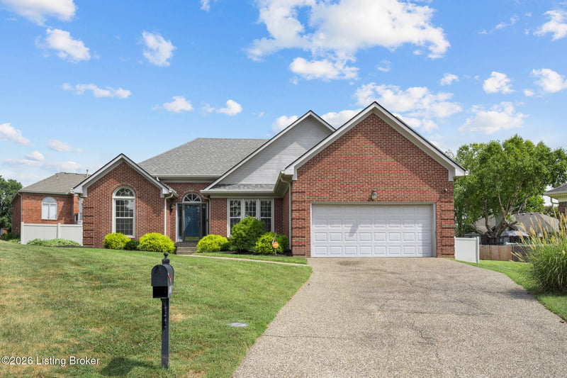 6401 Farmstead Ct, Louisville, KY 40291