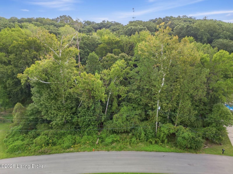 6403 Oak Valley Dr, Louisville, KY 40214