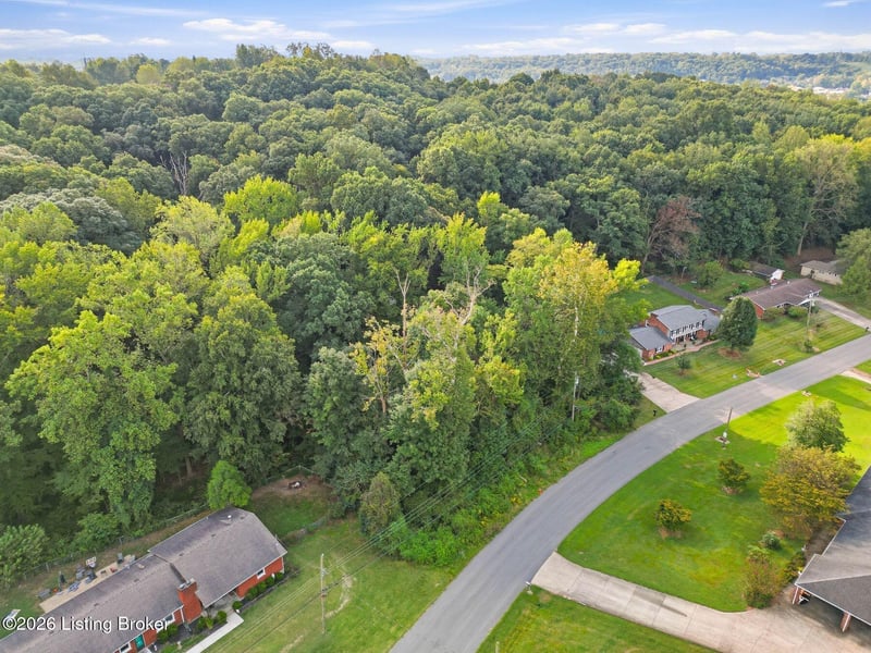 6403 Oak Valley Dr, Louisville, KY 40214