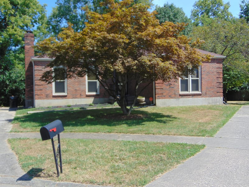 6404 Saint Thomas Ct, Louisville, KY 40218