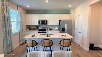 6406 Meadow Creek Ct, Louisville, KY 40229