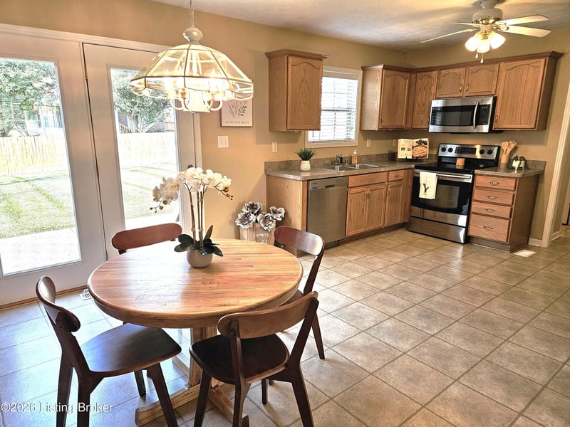 6407 Autumn Oak Way, Louisville, KY 40272