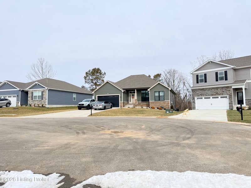 6410 Meadow Creek Ct, Louisville, KY 40229