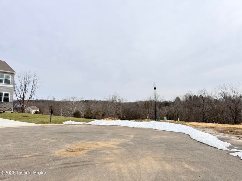 6411 Meadow Creek Ct, Louisville, KY 40229
