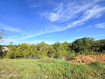 6411 Meadow Creek Ct, Louisville, KY 40229