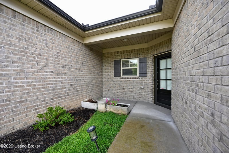 6411 Renate Rd, Louisville, KY 40291