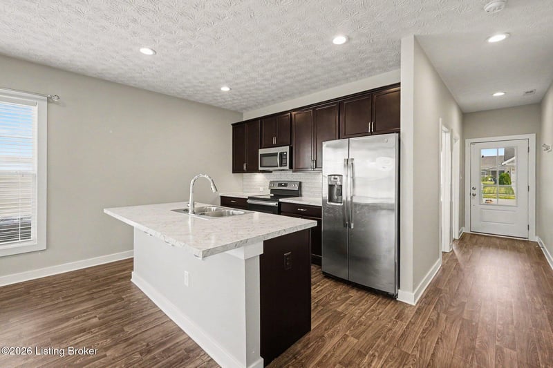 6420 Oak Village Dr, Louisville, KY 40228