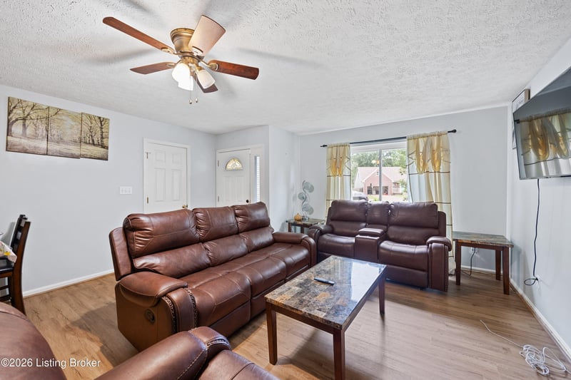 6425 Labor Ln, Louisville, KY 40291
