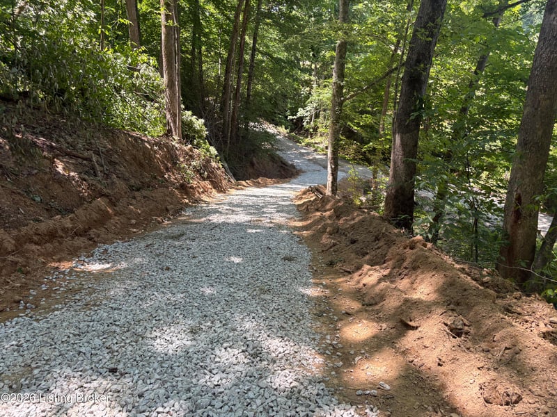 643 Pine Grove Rd, Beattyville, KY 41311