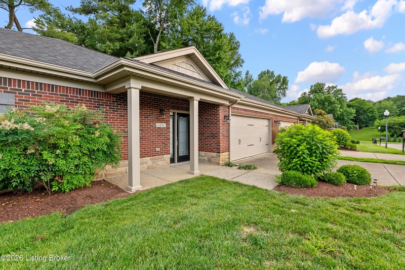 6436 Clover Trace Cir, Louisville, KY 40216