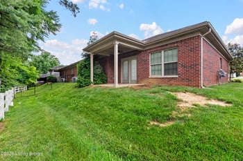 6436 Clover Trace Cir, Louisville, KY 40216