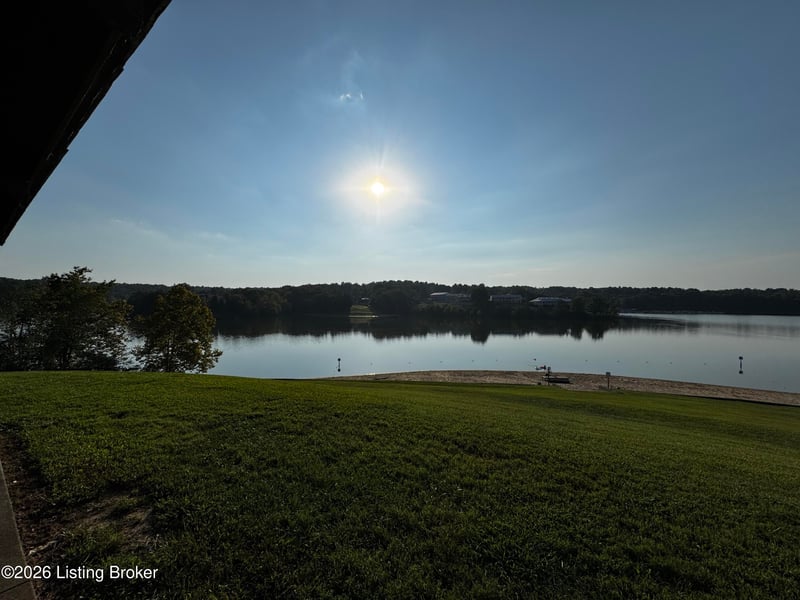 649 Fairway Dr, Brandenburg, KY 40108