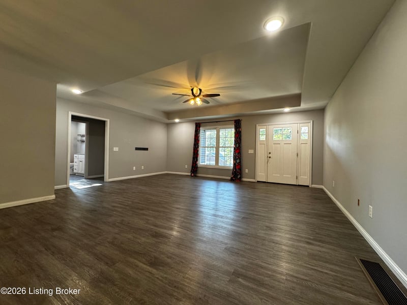 649 Fairway Dr, Brandenburg, KY 40108