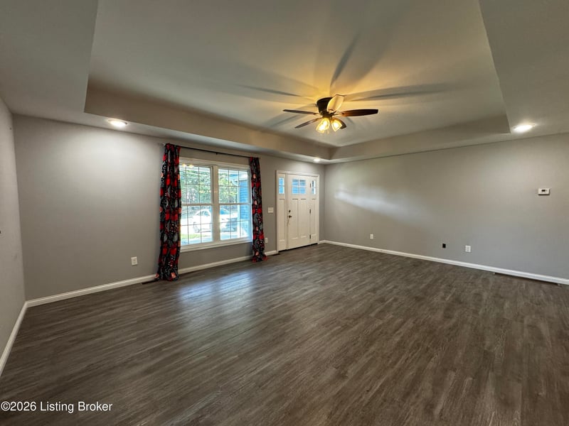 649 Fairway Dr, Brandenburg, KY 40108
