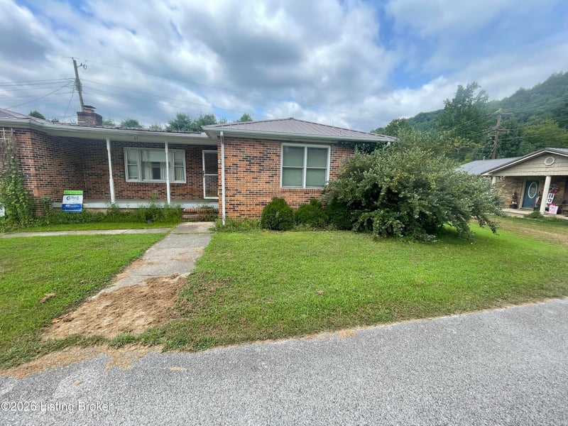 65 S Castle Dr, Thelma, KY 41260