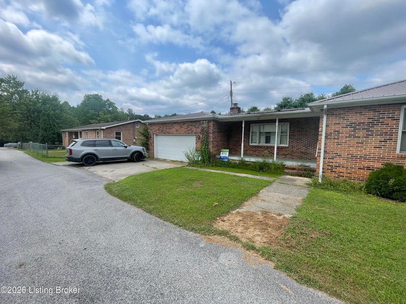 65 S Castle Dr, Thelma, KY 41260