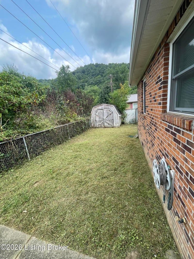 65 S Castle Dr, Thelma, KY 41260
