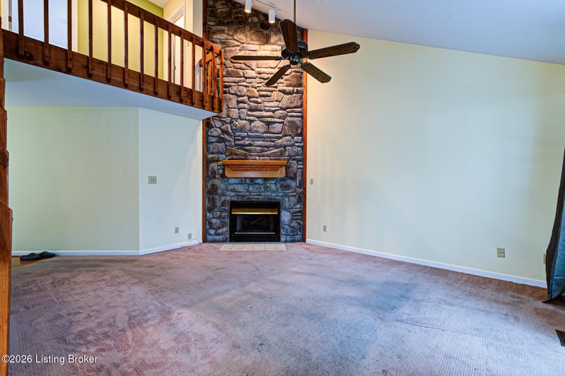 6500 Five Forks Dr, Pewee Valley, KY 40056