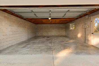 6501 North Dr, Louisville, KY 40272