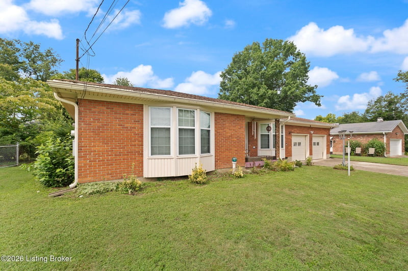 6502 Hollow Tree Rd, Louisville, KY 40228