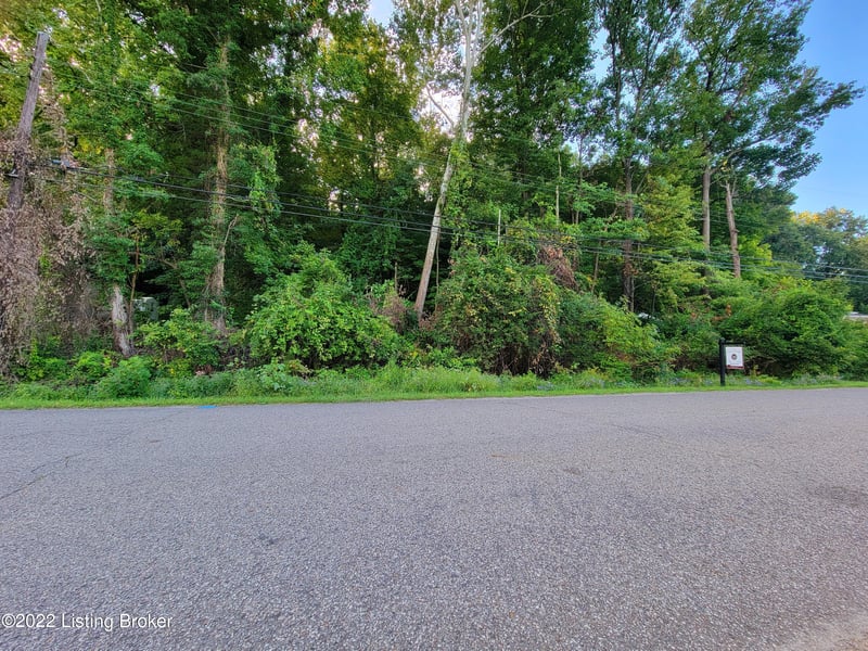 6505 Oak Valley Dr, Louisville, KY 40214
