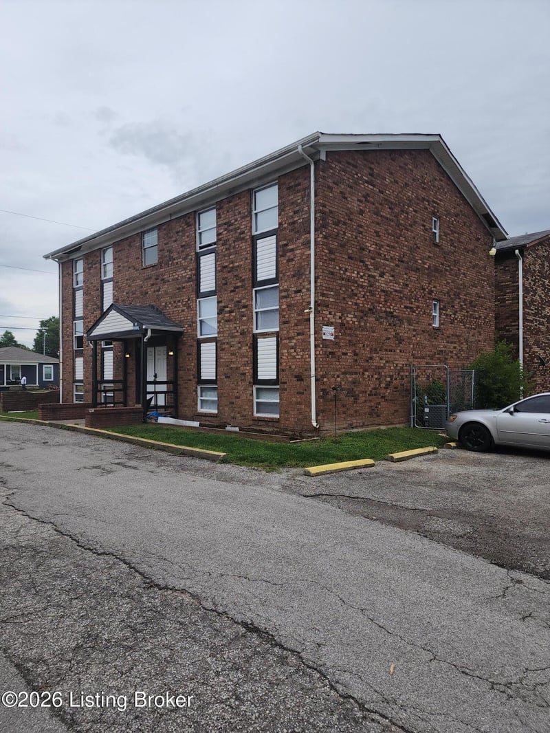 6506 Hackel Dr, Louisville, KY 40258