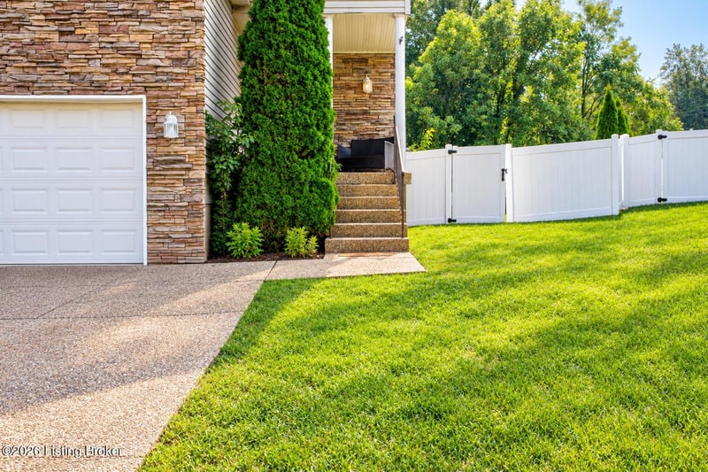 6514 Bridleview Cir, Louisville, KY 40228