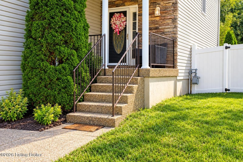 6514 Bridleview Cir, Louisville, KY 40228