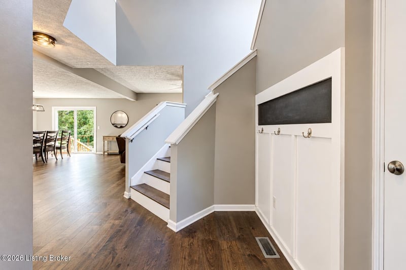 6514 Bridleview Cir, Louisville, KY 40228