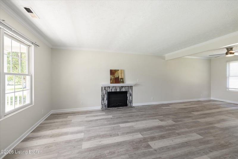 6519 Hunters Creek Blvd, Louisville, KY 40258