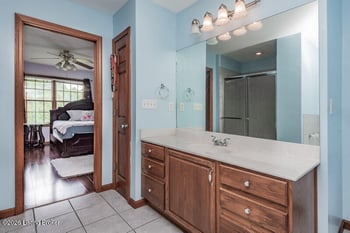6520 Keeling Place Rd, Louisville, KY 40291