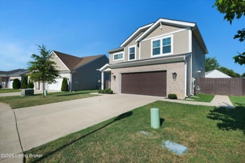 6522 Oak Village Dr, Louisville, KY 40228