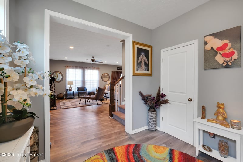 6522 Oak Village Dr, Louisville, KY 40228