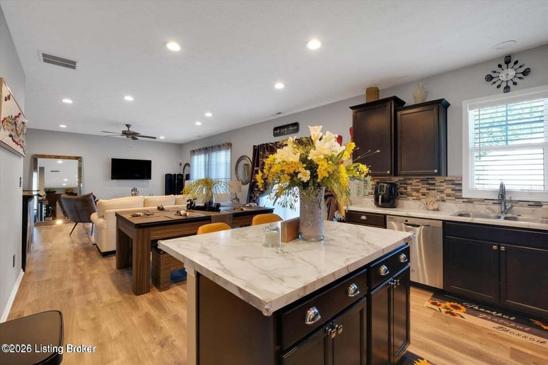 6522 Oak Village Dr, Louisville, KY 40228