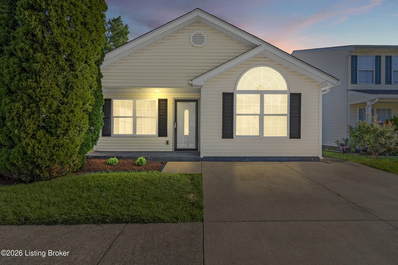 6524 Cottagemeadow Dr, Louisville, KY 40218