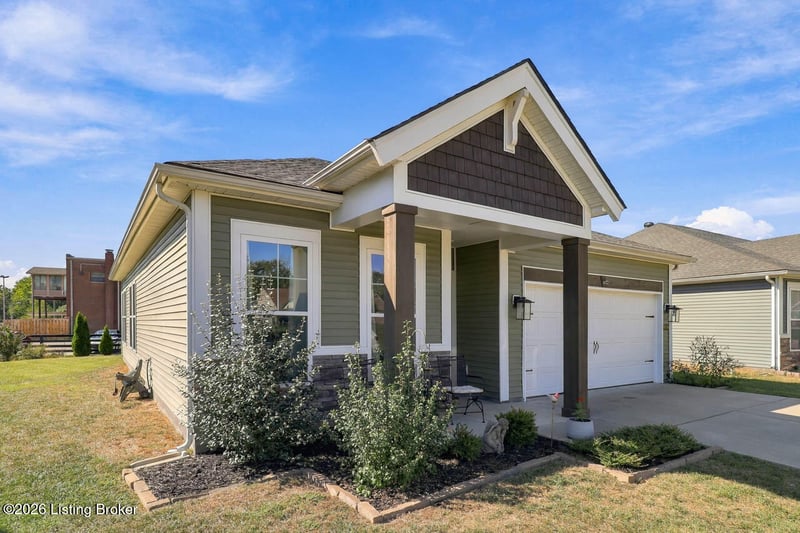 6530 Oak Village Dr, Louisville, KY 40228