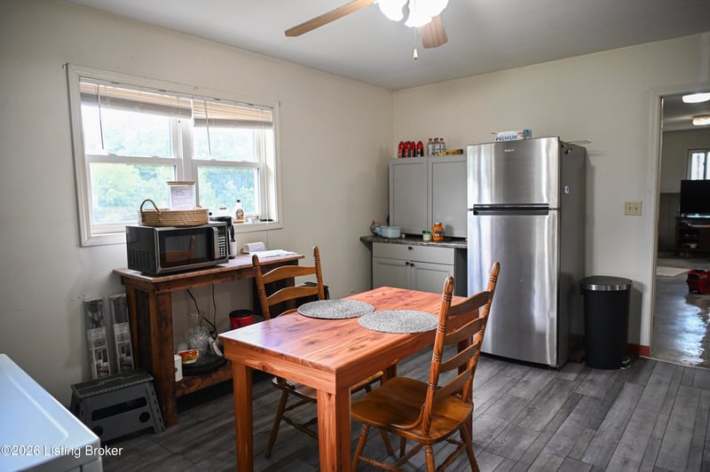654 Gest Rd, Pleasureville, KY 40057