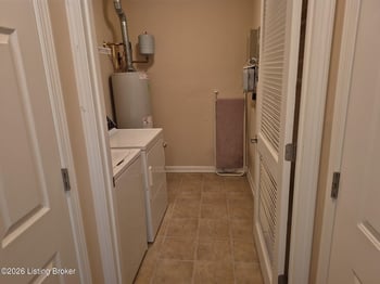 6600 Renate Rd, Louisville, KY 40291