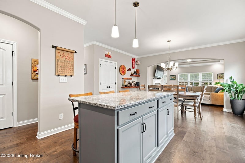 6607 Villa Spring Dr, Louisville, KY 40291