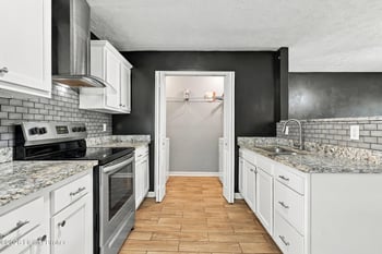 6609 Stana Dr, Louisville, KY 40258