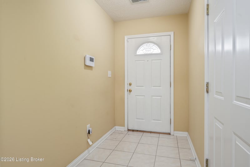 6616 Woods Mill Dr, Louisville, KY 40272