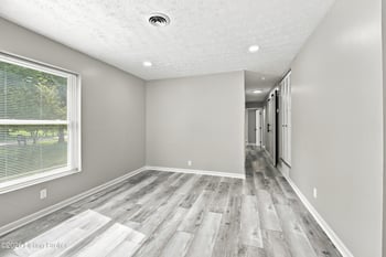 6620 Ashby Ln, Louisville, KY 40272