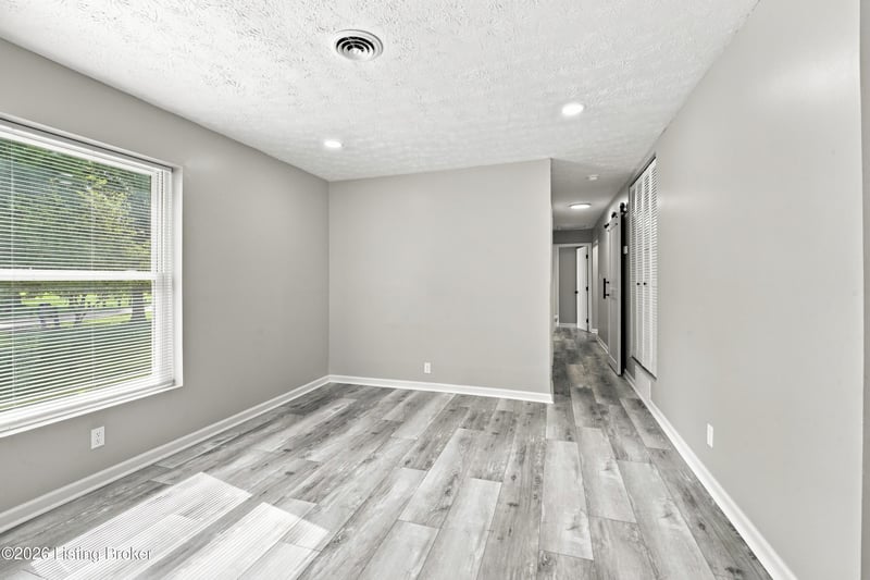 6620 Ashby Ln, Louisville, KY 40272