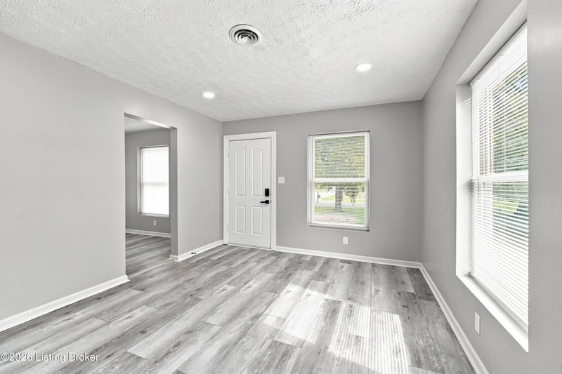 6620 Ashby Ln, Louisville, KY 40272